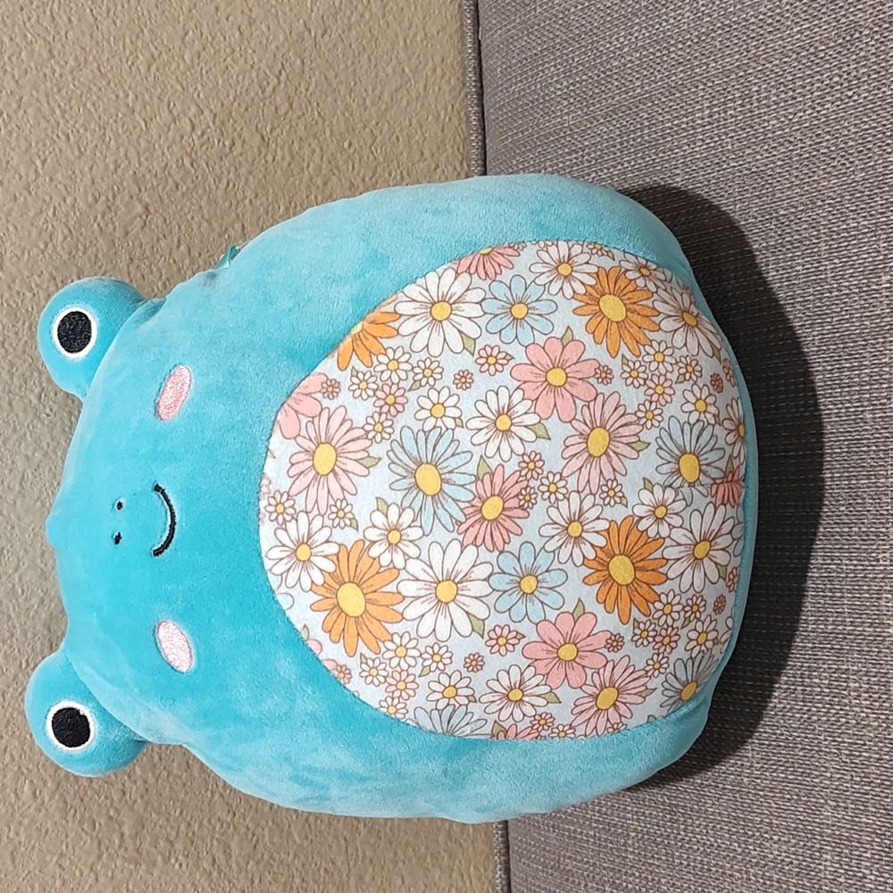 Robert Squish mallow. Brand new.